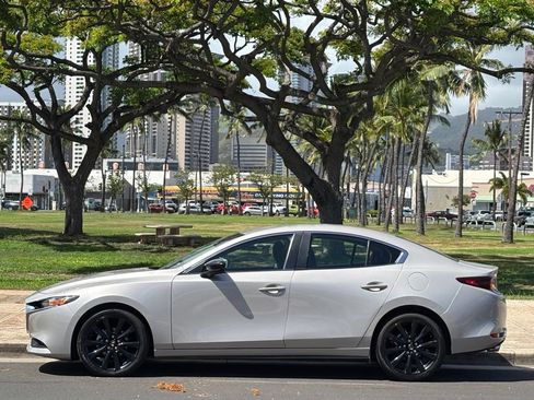 Used 2024 MAZDA MAZDA3 s FWD image 2