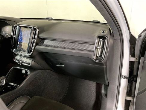 Used 2022 Volvo XC40 P8 Recharge Plus AWD/4WD image 16