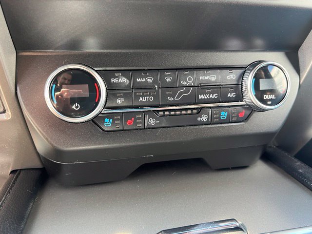 Used 2020 Ford Expedition XLT w/ Equipment Group 202A AWD/4WD image 27