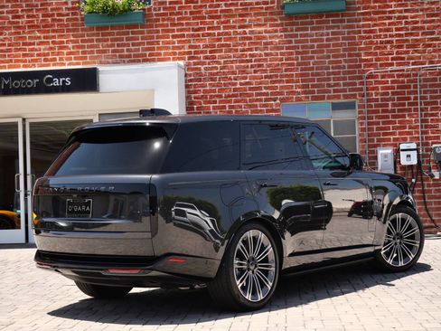 Used 2025 Land Rover Range Rover SE AWD/4WD image 7