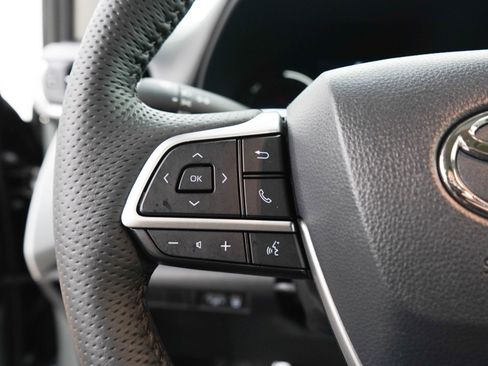 Used 2026 Toyota Sienna XLE FWD image 26