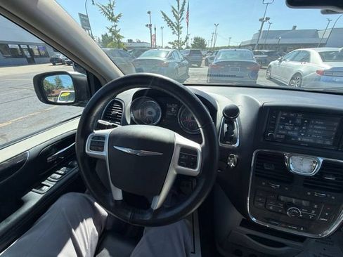 Used 2014 Chrysler Town & Country Touring-L w/ Driver Convenience Group FWD image 46
