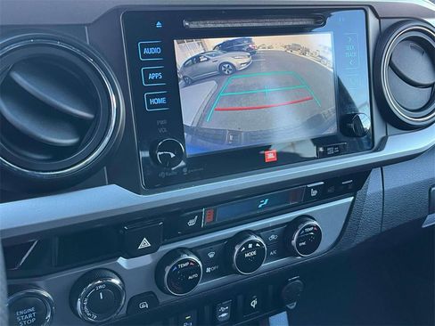 Used 2016 Toyota Tacoma Limited image 28