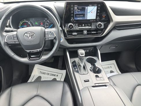 Certified 2021 Toyota Highlander XLE AWD/4WD image 21