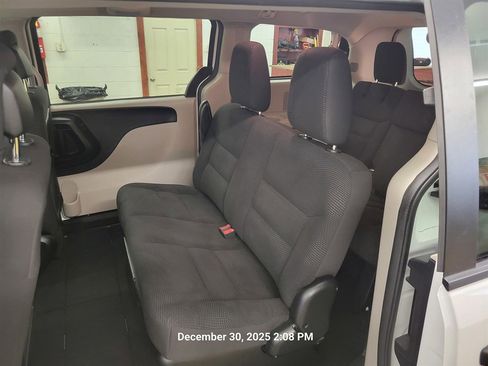 Used 2020 Dodge Grand Caravan SE image 11