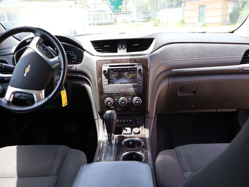 Used 2016 Chevrolet Traverse LT w/ Style and Technology Package image 14