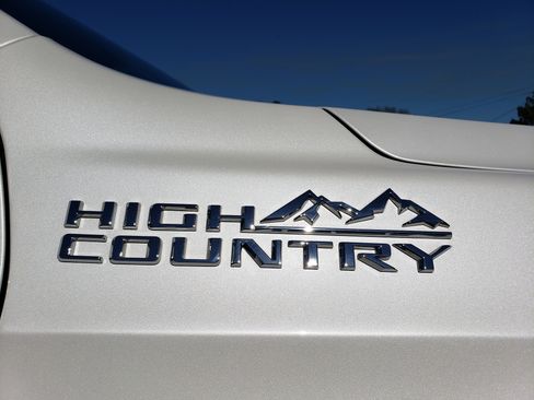 Used 2023 Chevrolet Tahoe High Country image 13