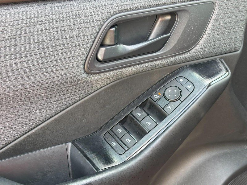 Used 2023 Nissan Rogue S AWD/4WD image 18