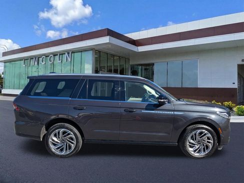 Certified 2025 Lincoln Navigator Reserve image 4