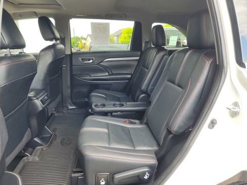 Used 2019 Toyota Highlander SE AWD/4WD image 18