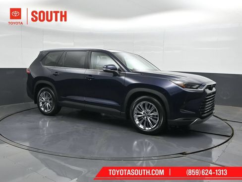 Used 2025 Toyota Grand Highlander AWD image 1