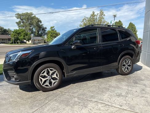 Used 2023 Subaru Forester Premium AWD/4WD image 4