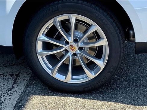 New 2025 Porsche Macan image 17