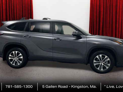Certified 2024 Toyota Highlander XLE AWD/4WD image 4