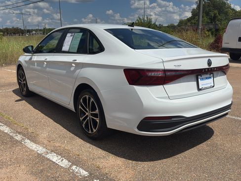 Used 2025 Volkswagen Jetta Sport FWD image 7