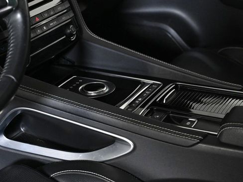 Used 2020 Jaguar F-PACE R-Sport image 19