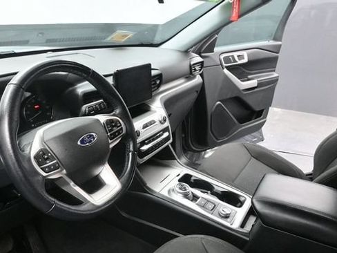 Used 2022 Ford Explorer XLT AWD/4WD image 17