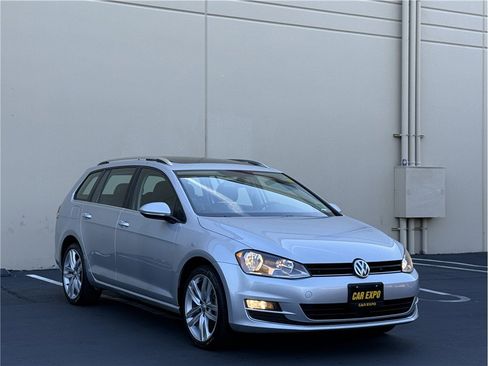 Used 2017 Volkswagen Golf S image 2