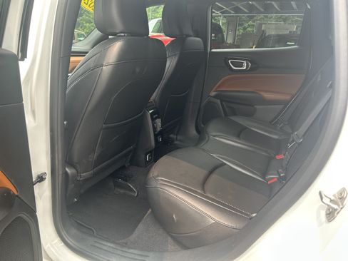 Certified 2024 Jeep Compass Limited AWD/4WD image 11