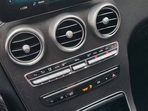 Used 2022 Mercedes-Benz GLC 300 4MATIC w/ AMG Line image 18