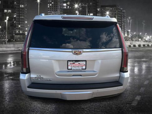 Used 2020 Cadillac Escalade Luxury AWD/4WD image 5