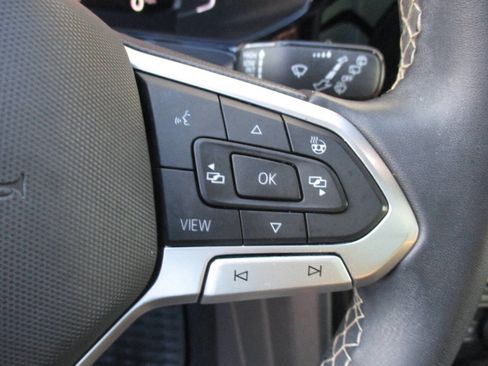 Used 2022 Volkswagen Taos SEL image 17