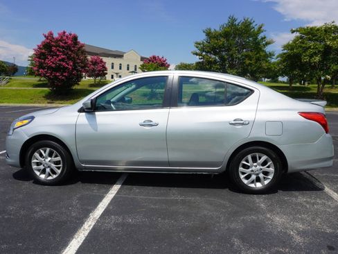 Used 2017 Nissan Versa SV w/ SV Special Edition Package FWD image 8