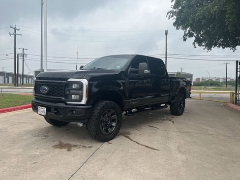 Used 2024 Ford F250 XLT w/ XLT Premium Package AWD/4WD image 4