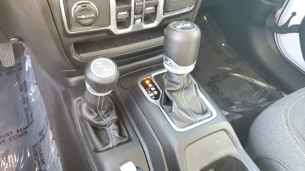 Used 2026 Jeep Wrangler Unlimited Sahara AWD/4WD image 26
