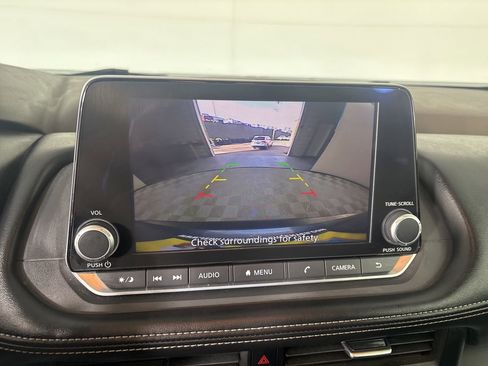 Used 2023 Nissan Rogue S image 17