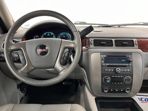 Used 2010 GMC Yukon SLT w/ SLT-2 Equipment Package AWD/4WD image 6