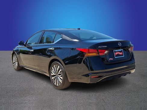 Used 2025 Nissan Altima 2.5 SV FWD image 6