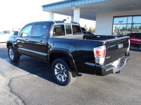 Used 2016 Toyota Tacoma Limited w/ Towing Package image 3