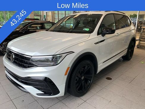 Used 2023 Volkswagen Tiguan SE R-Line AWD/4WD image 2
