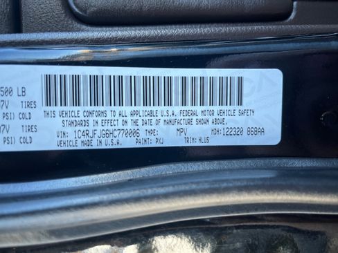 Used 2017 Jeep Grand Cherokee Summit image 25