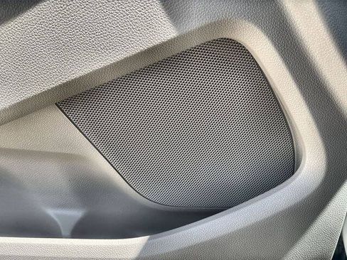 Used 2018 Ford Explorer XLT w/ Equipment Group 201A FWD image 23