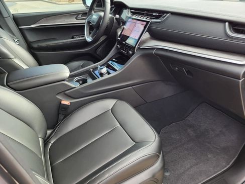 New 2025 Jeep Grand Cherokee L Limited image 9