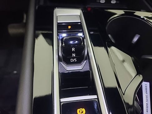 Used 2025 Volkswagen Atlas Cross Sport SE FWD image 37