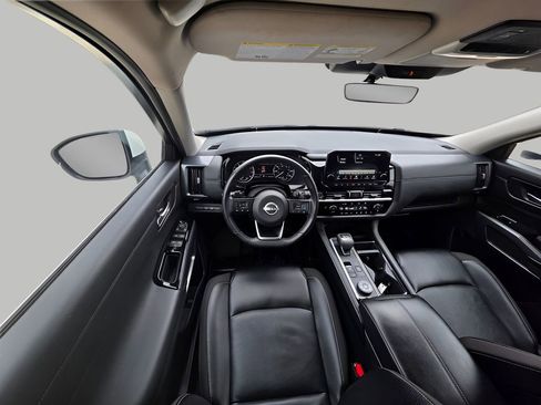 Used 2024 Nissan Pathfinder SL image 15