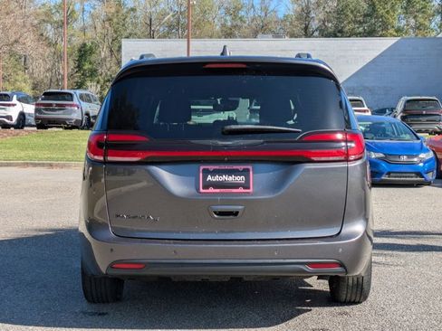 Used 2021 Chrysler Pacifica Touring w/ S Appearance Package image 7