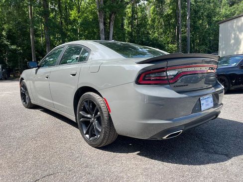 Used 2018 Dodge Charger SXT w/ Blacktop Package RWD image 8