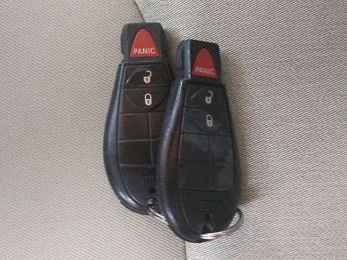 Used 2016 Jeep Cherokee Sport image 32