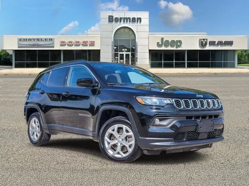 Used 2024 Jeep Compass Latitude AWD/4WD image 1