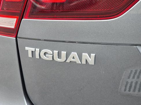 Used 2018 Volkswagen Tiguan S FWD image 13