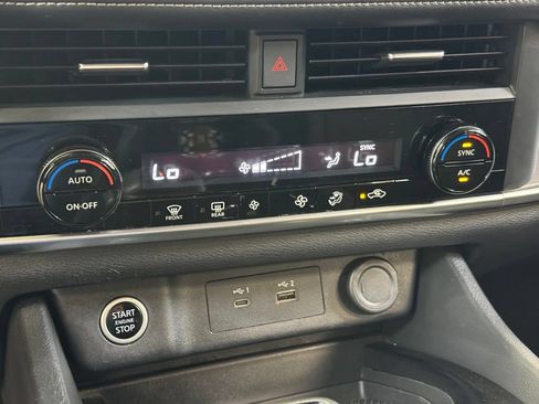 Used 2023 Nissan Rogue SV AWD/4WD image 46