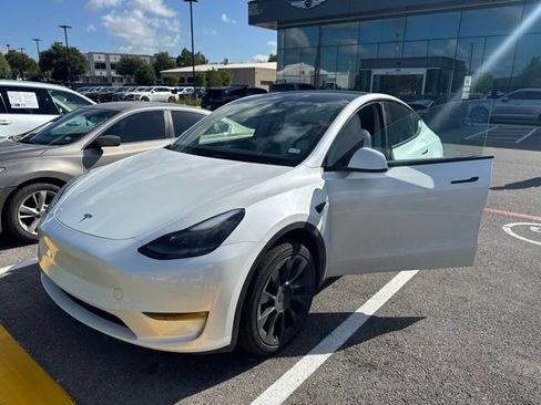 Used 2023 Tesla Model Y 2WD image 1