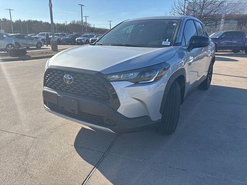 Used 2025 Toyota Corolla Cross L image 7