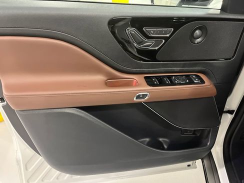 Used 2026 Lincoln Aviator Reserve w/ Illumination Package AWD/4WD image 9