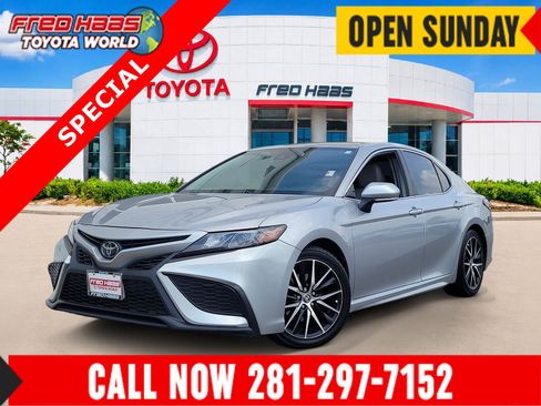 Used 2022 Toyota Camry SE AWD/4WD image 1