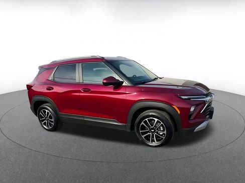 Used 2025 Chevrolet TrailBlazer LT image 2